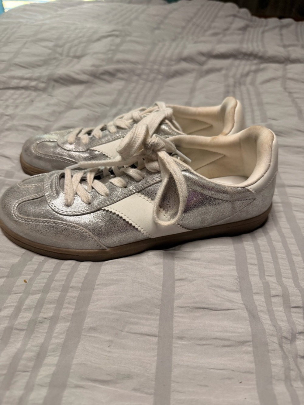 Universal Thread Silver Metallic Low-Top Sneakers with White Stripe
